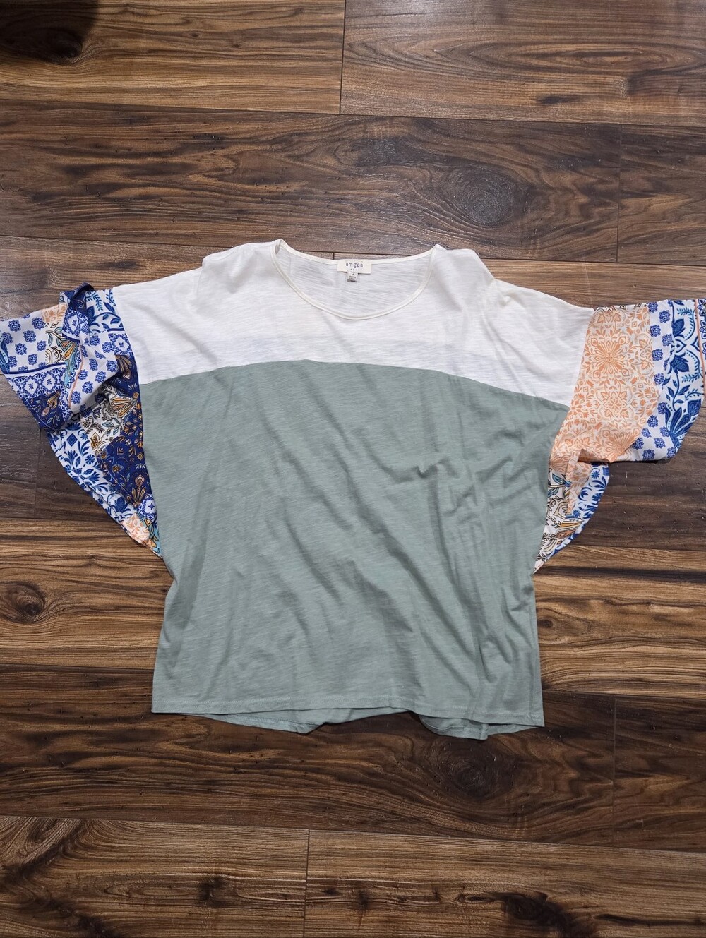 Umgee Colorblock Flutter Sleeve Top in Sage, White & Blue-Orange Print